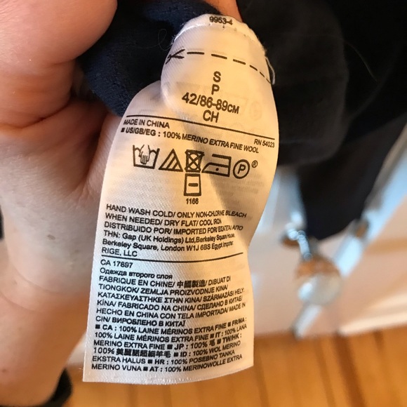 Banana Republic extra fine merino wool sweater - Picture 3 of 3